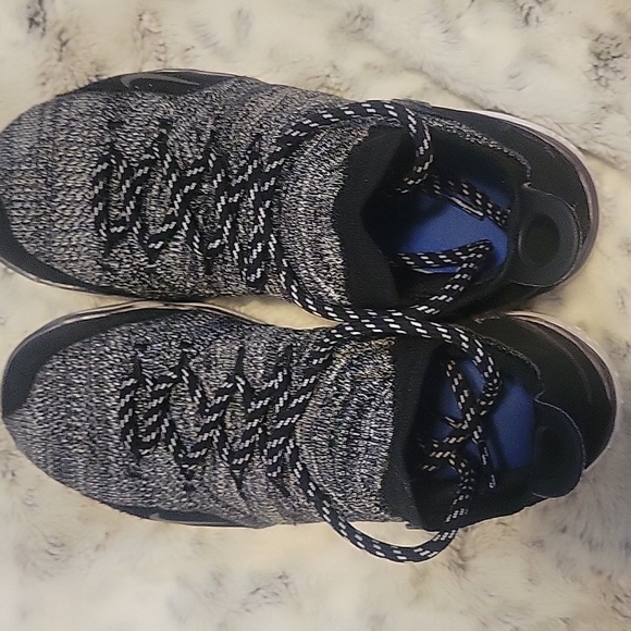 Nike KD11 Flyknit Basketball Shoes - Picture 8 of 15